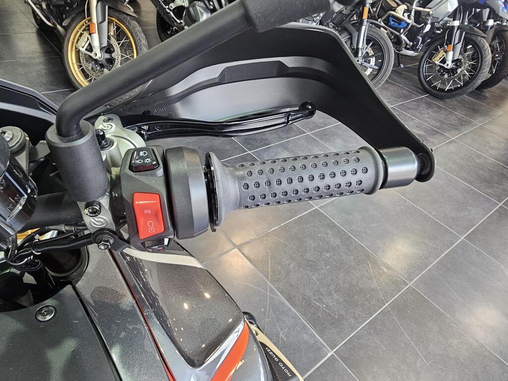 V100