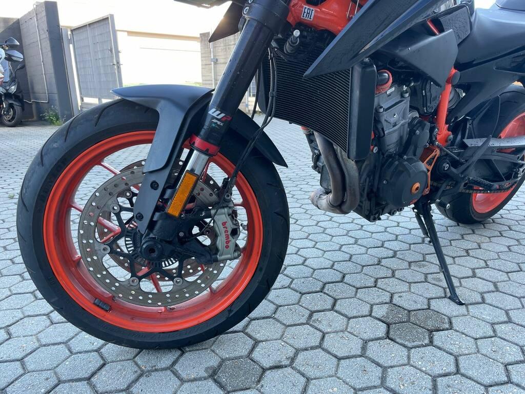 890 DUKE