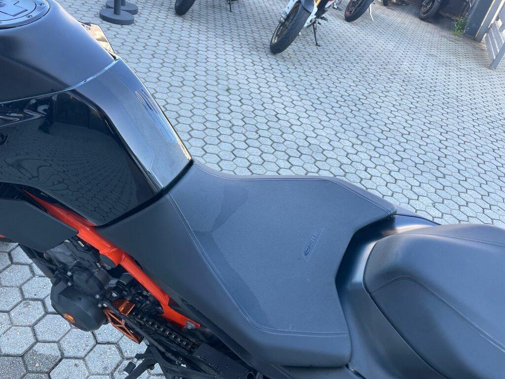 890 DUKE