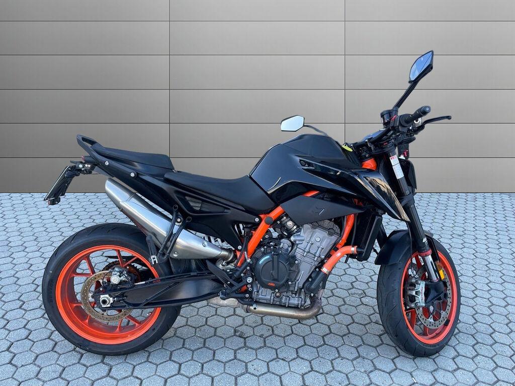 890 DUKE