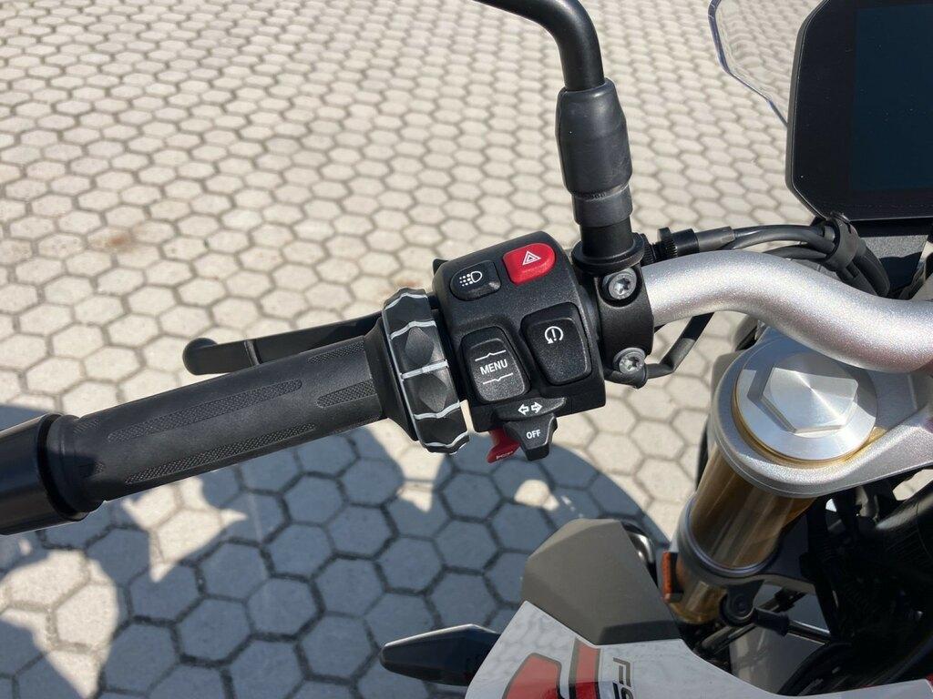 F 900 R
