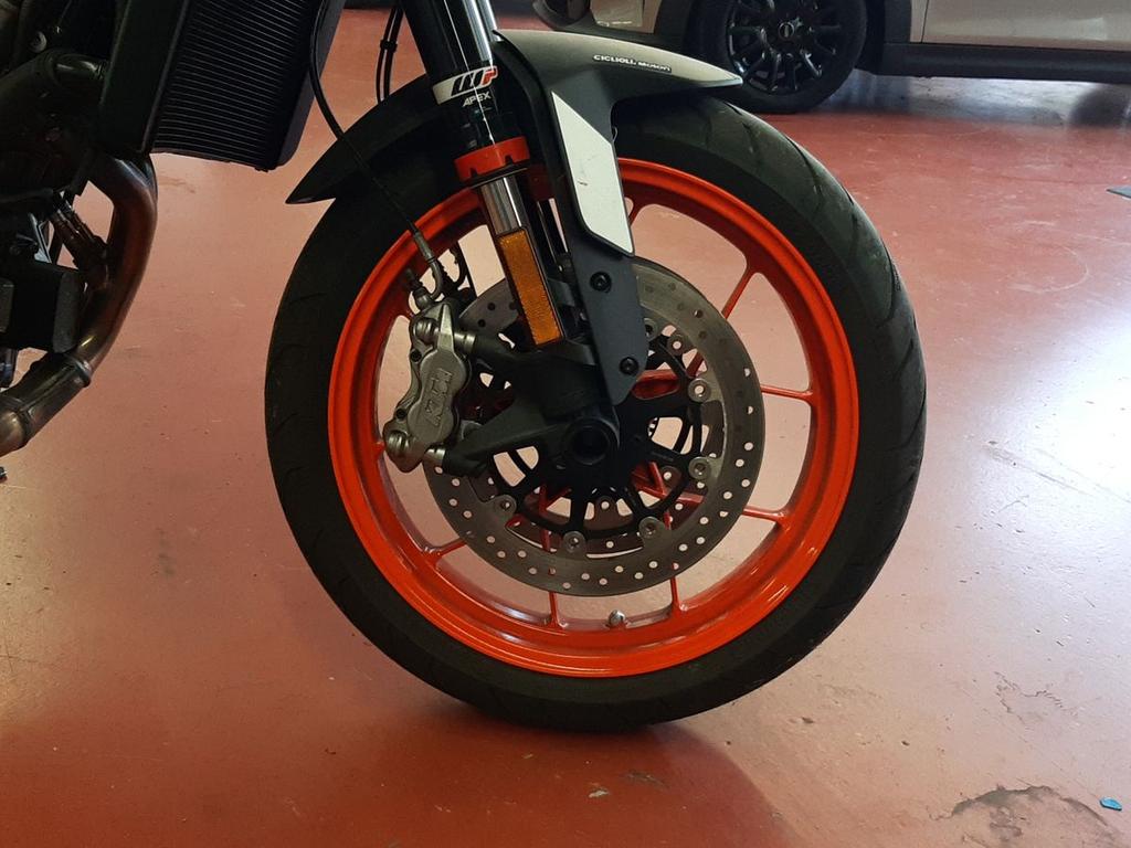 890 DUKE