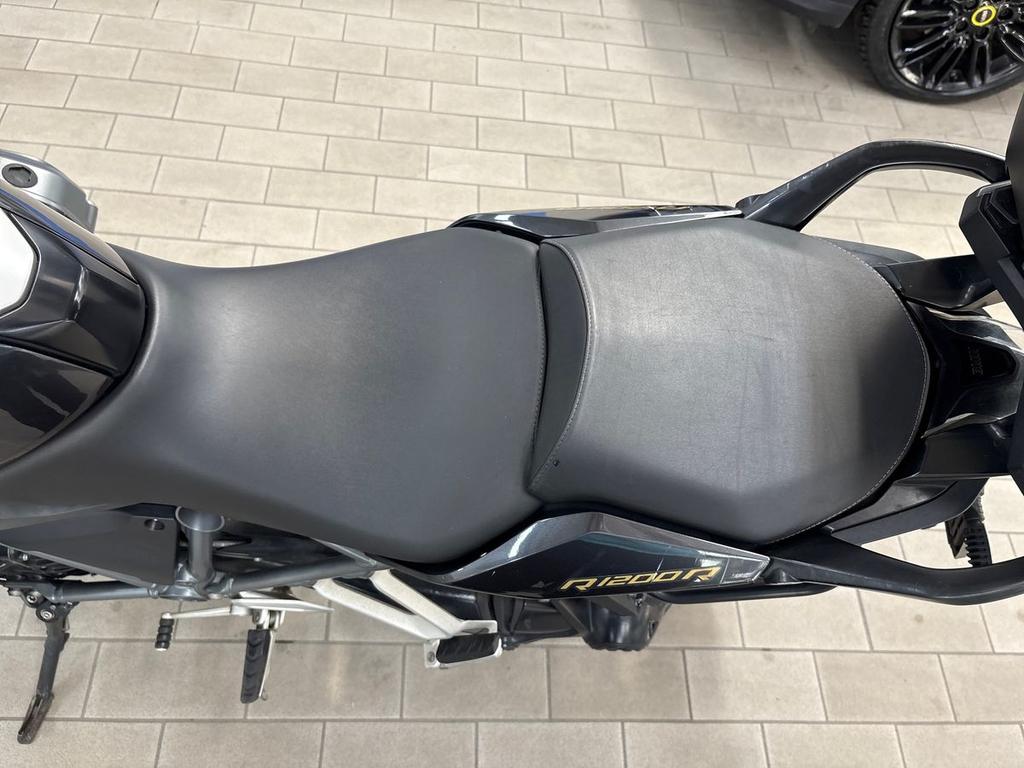 R 1200 R