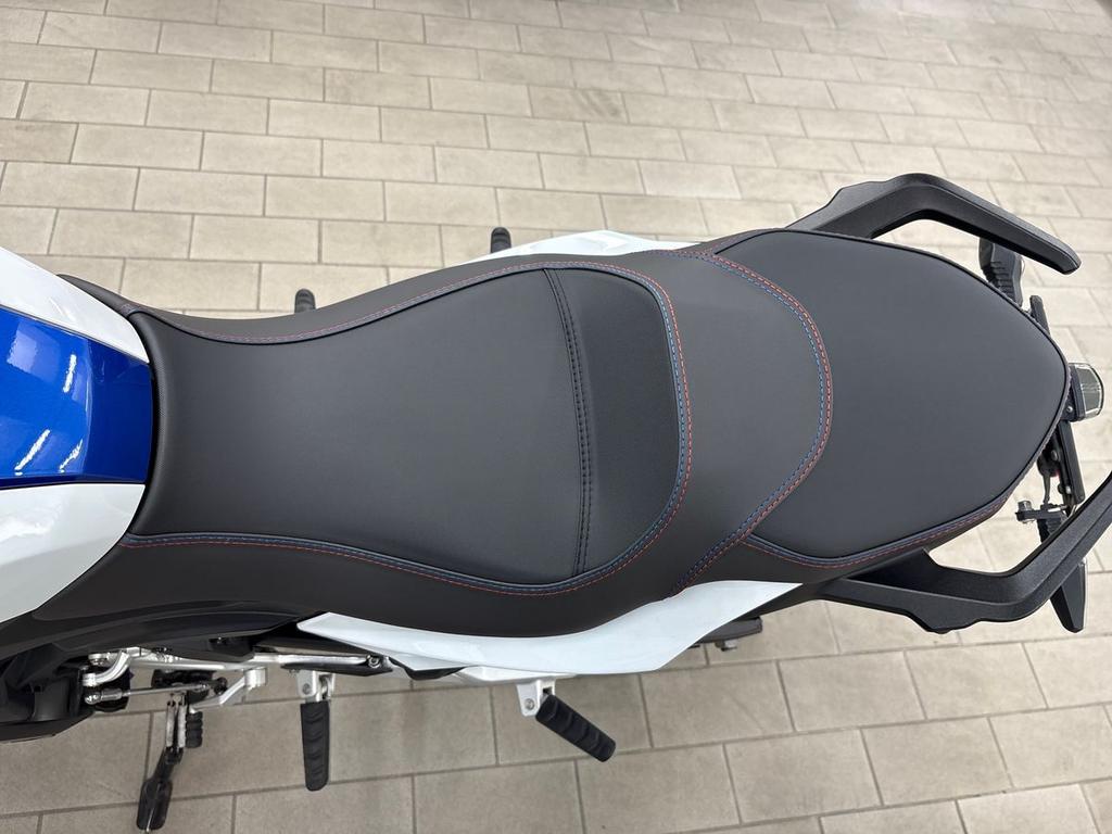 F 900 R