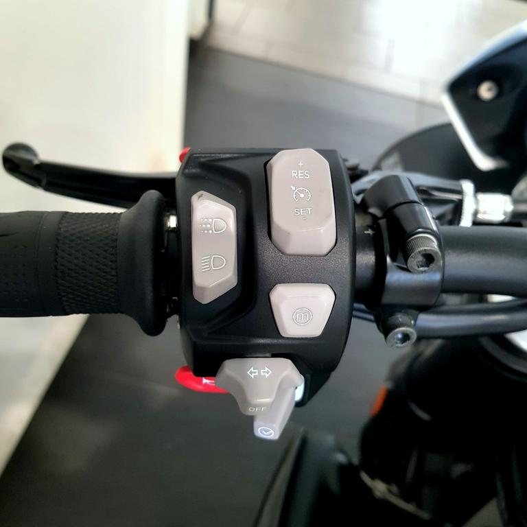 SPEED TRIPLE 1050