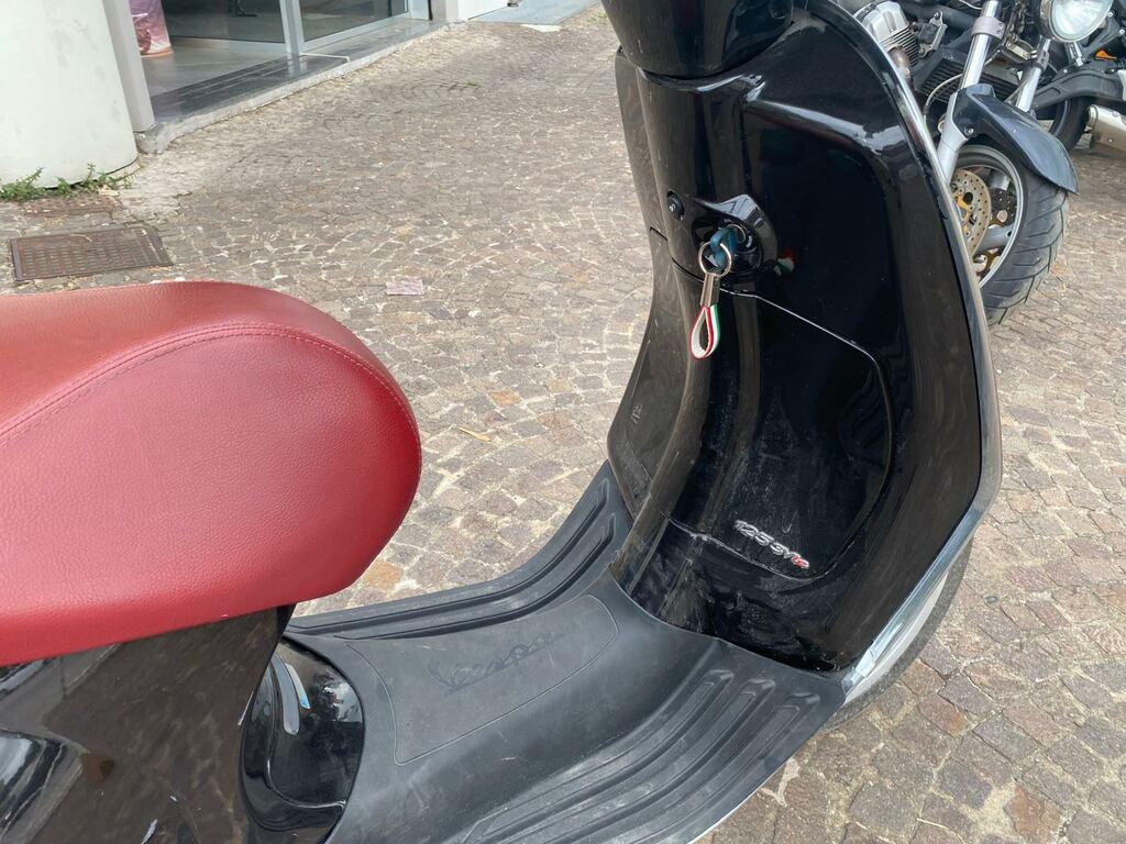 VESPA PRIMAVERA 125