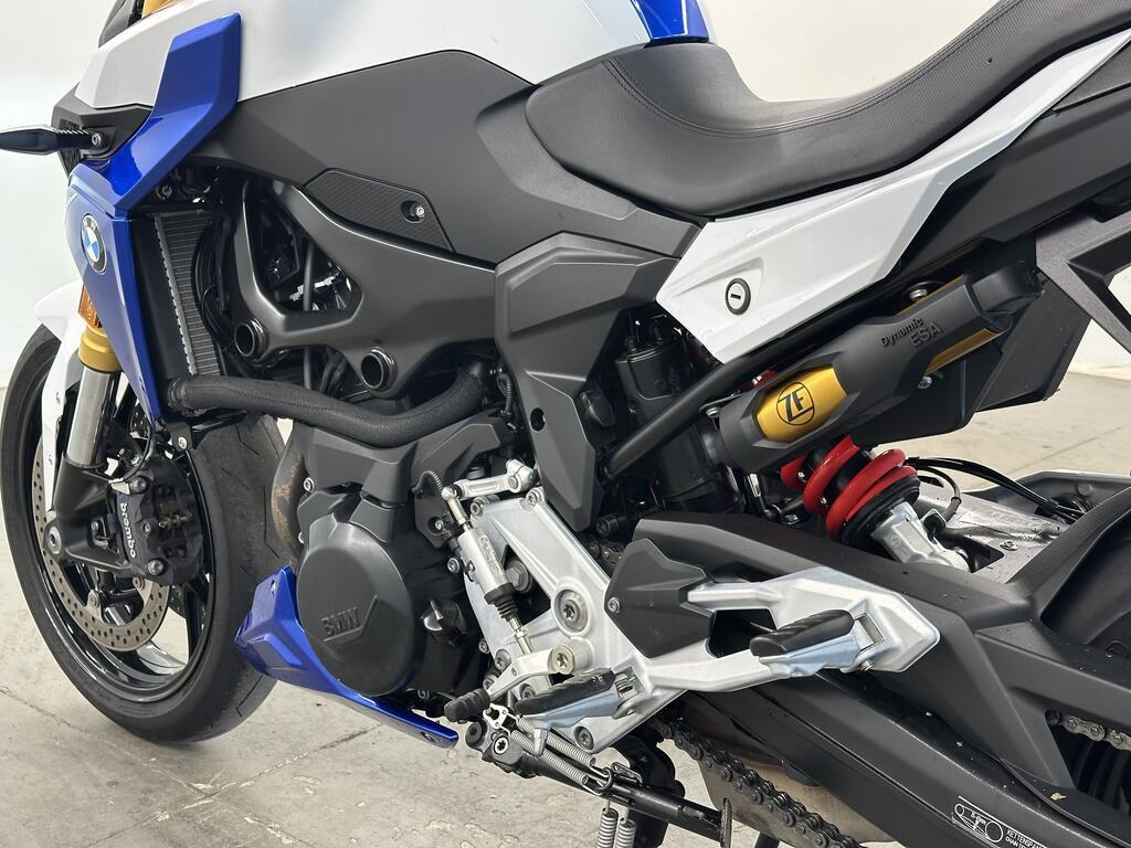 F 900 R