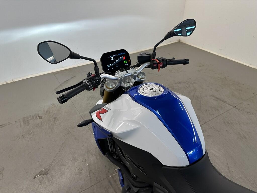 F 900 R