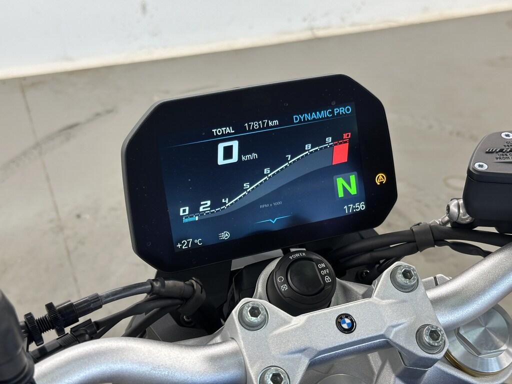 F 900 R