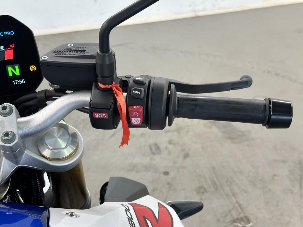 F 900 R