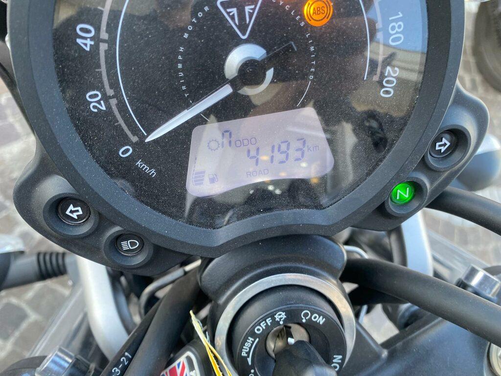 STREET SCRAMBLER 900