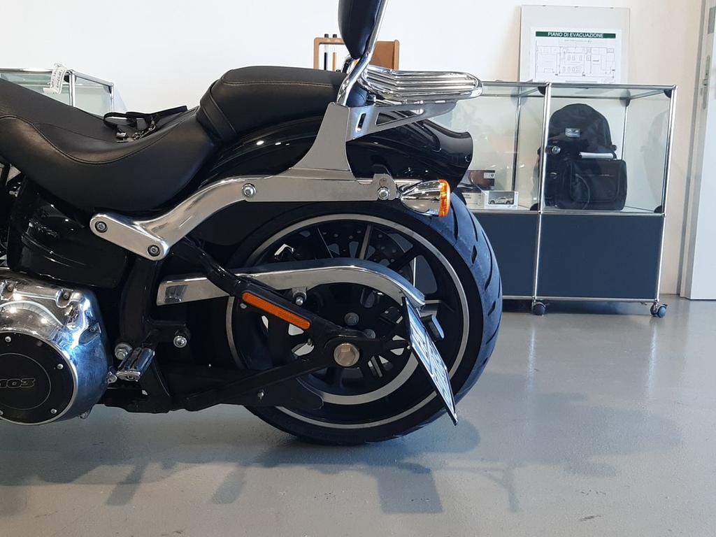 SOFTAIL 1690 BREAKOUT
