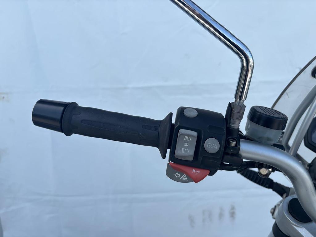 R 1200 R