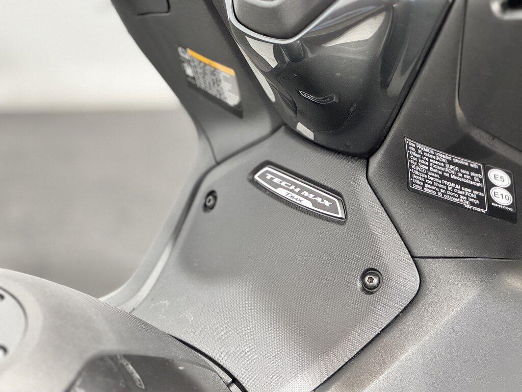 T-MAX 560