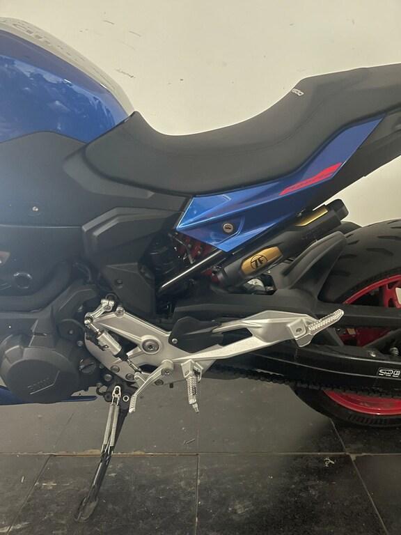 F 900 R