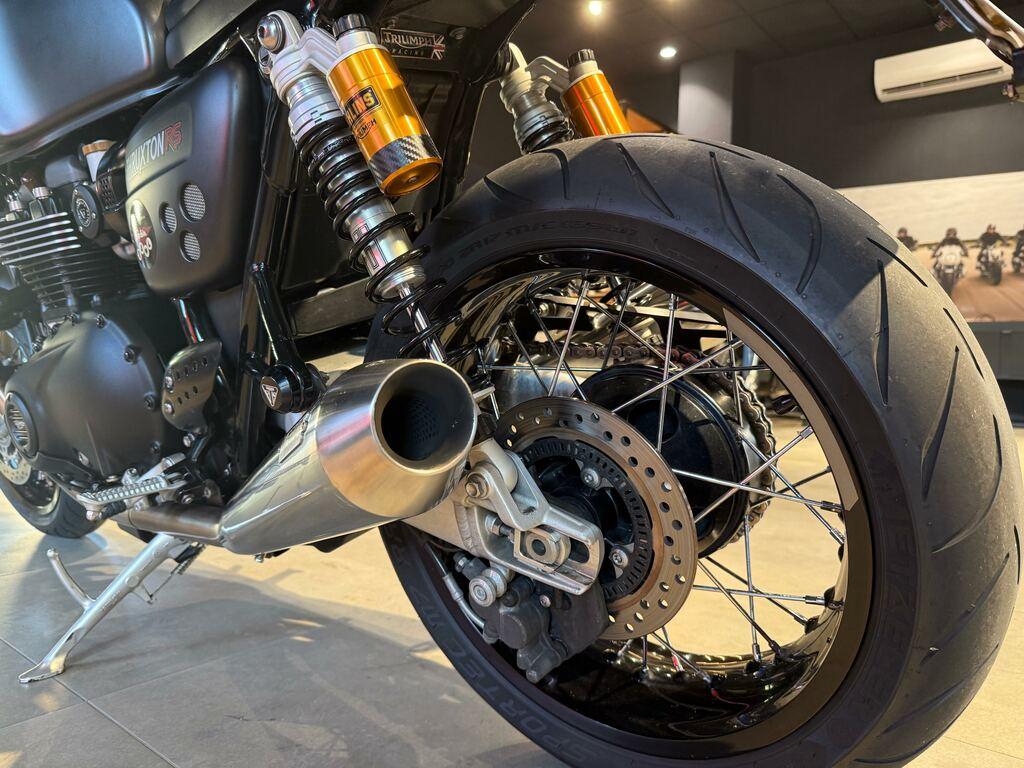 THRUXTON 1200