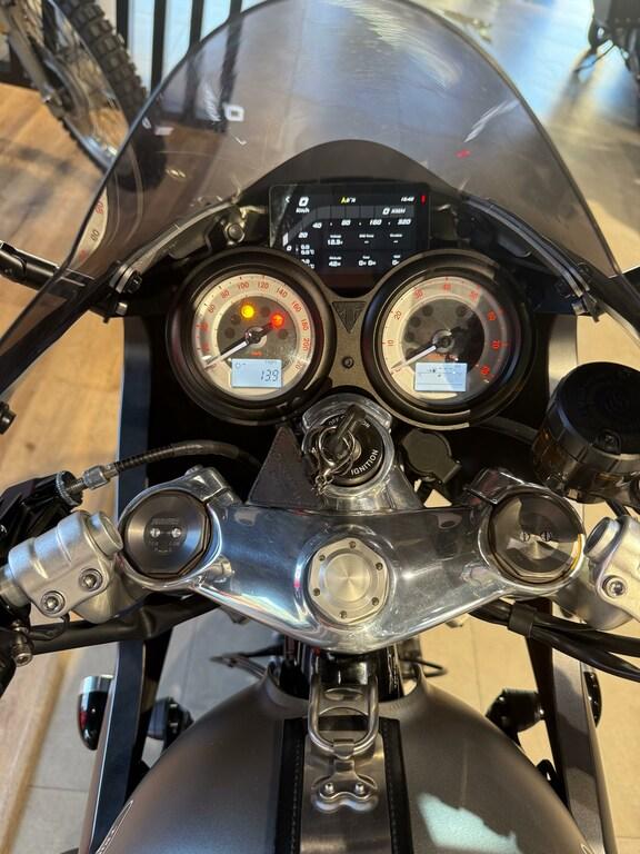 THRUXTON 1200