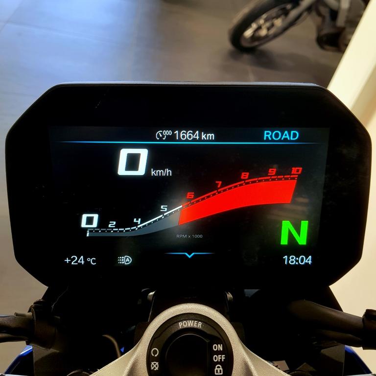 F 900 R