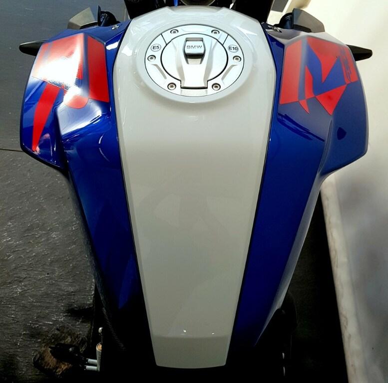 F 900 R