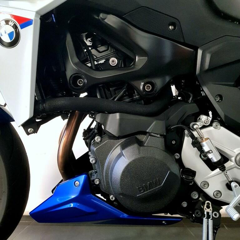 F 900 R