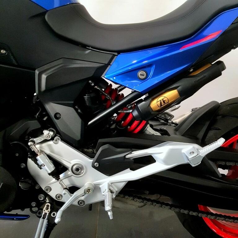 F 900 R