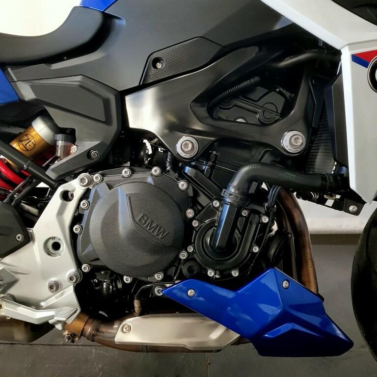 F 900 R