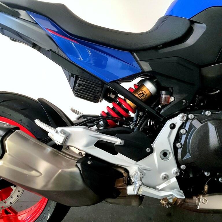 F 900 R