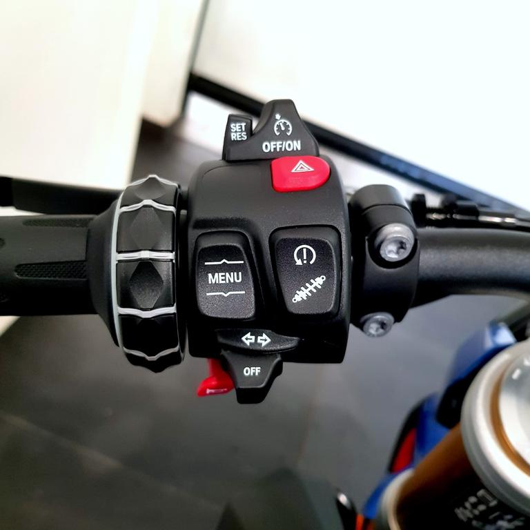 F 900 R