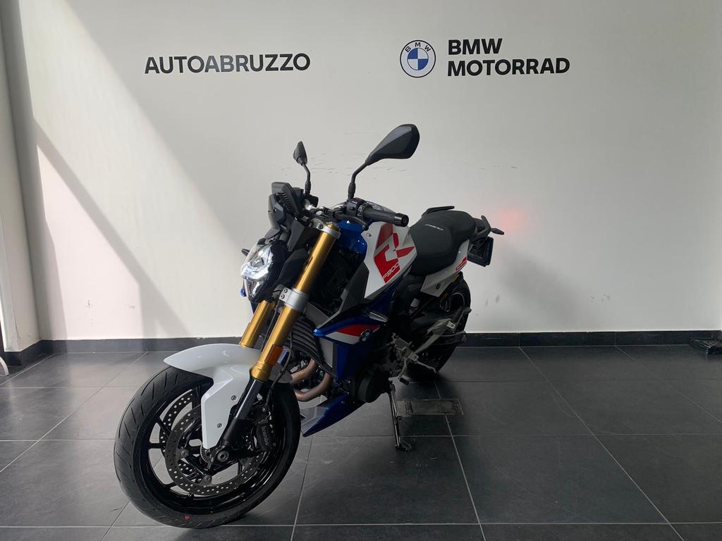 F 900 R