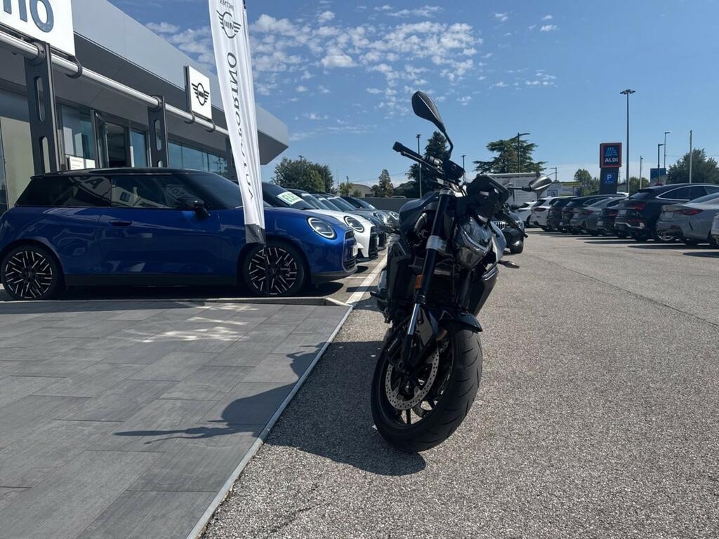 F 900 R