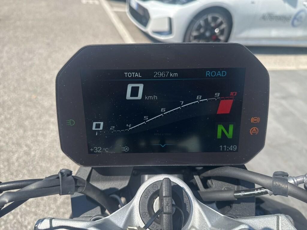 F 900 R