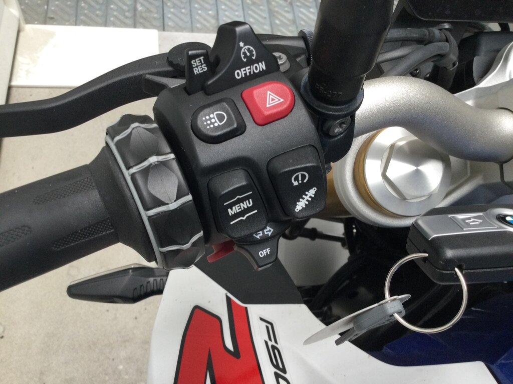 F 900 R