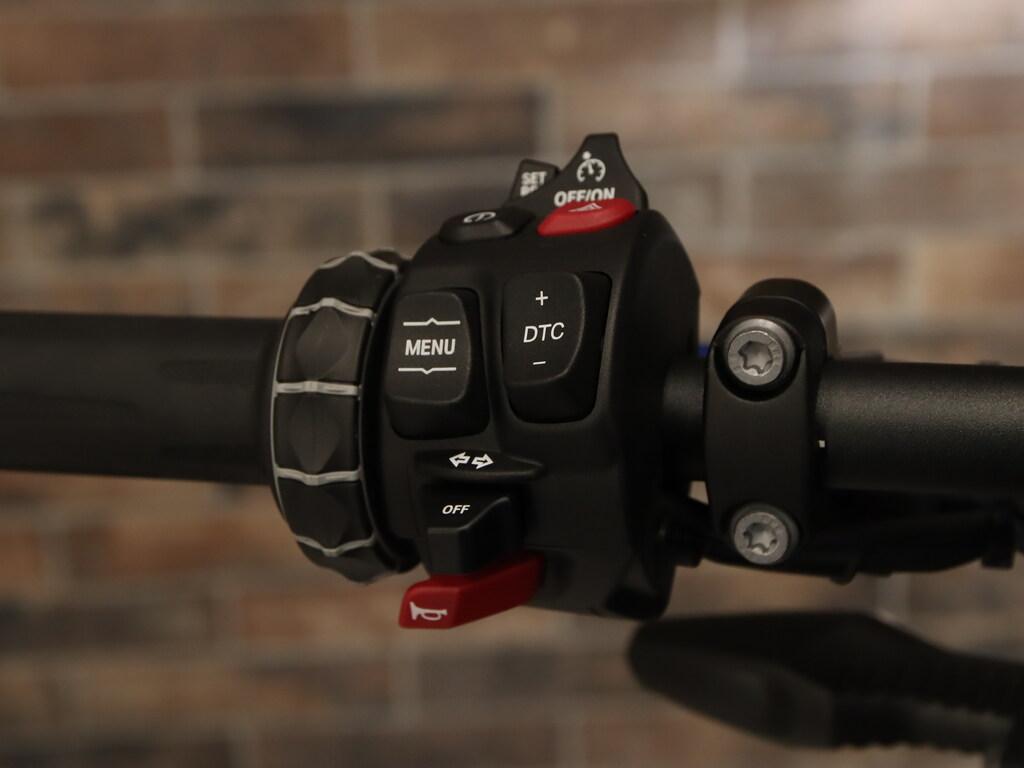 M 1000 R