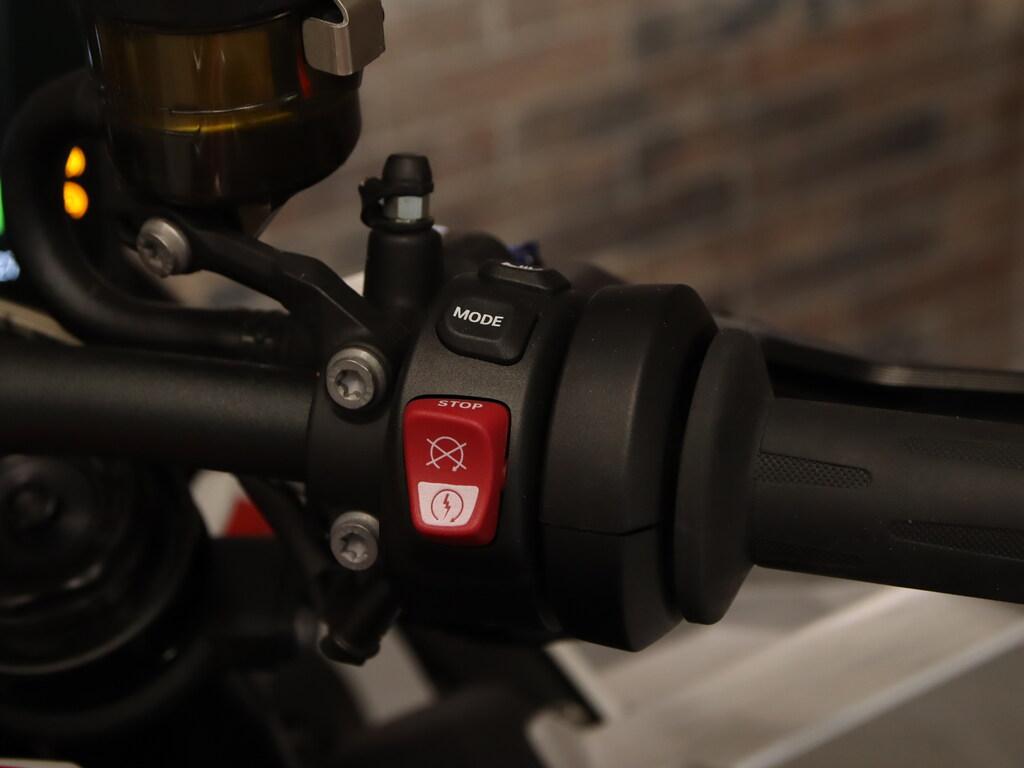 M 1000 R