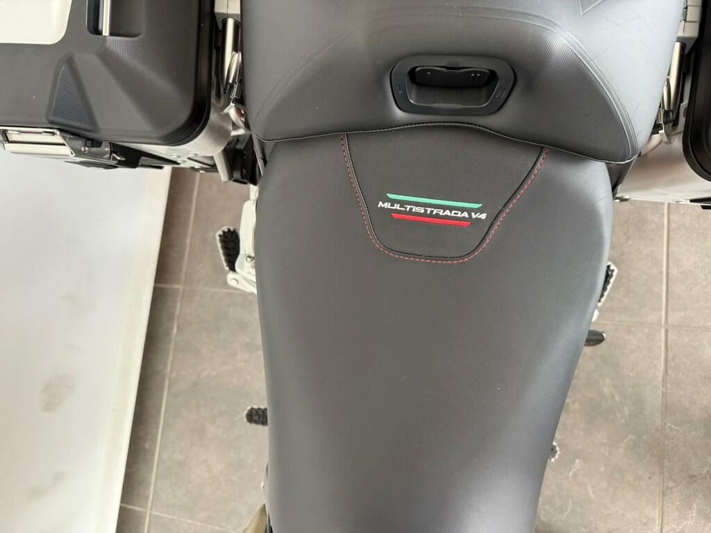 MULTISTRADA V4