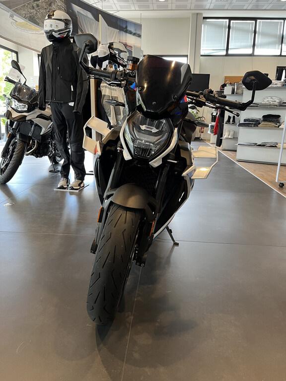 M 1000 R