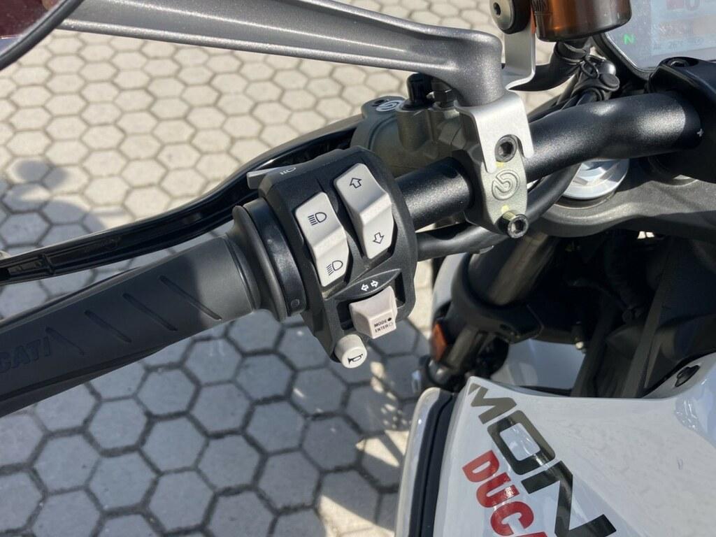 MONSTER 950