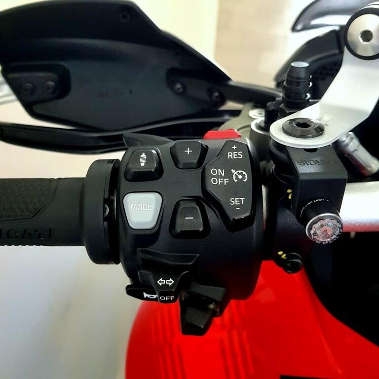 MULTISTRADA V4