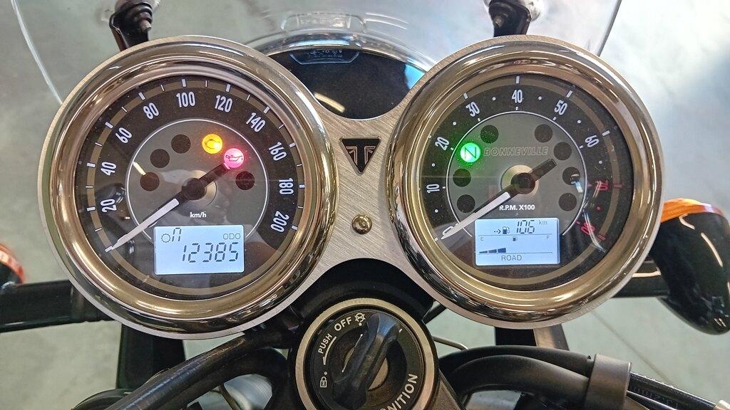 BONNEVILLE 900 T100