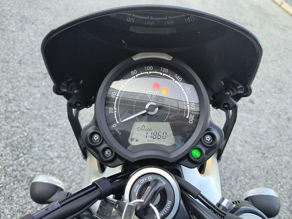 STREET TWIN 900
