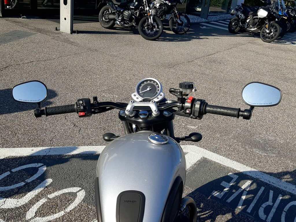 STREET TWIN 900