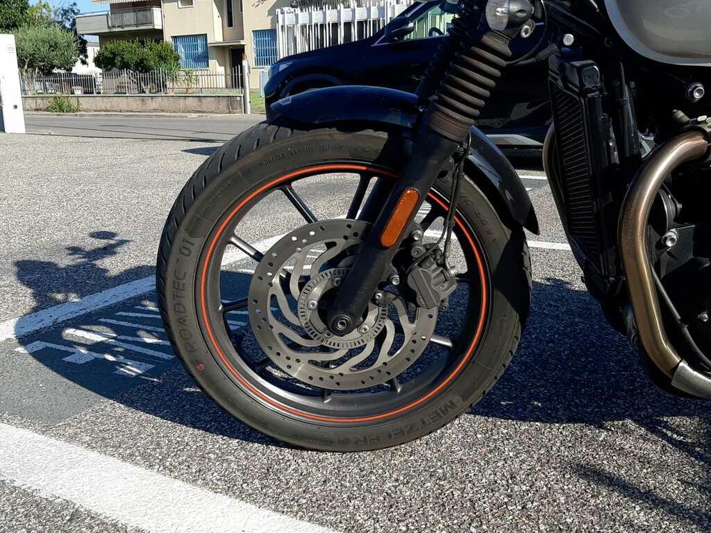 STREET TWIN 900