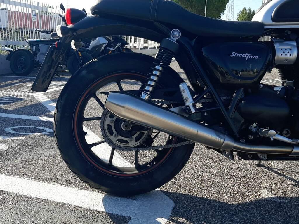 STREET TWIN 900