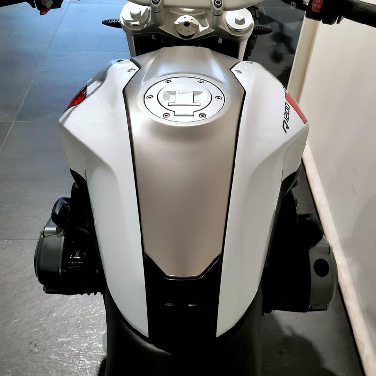 R 1200 R