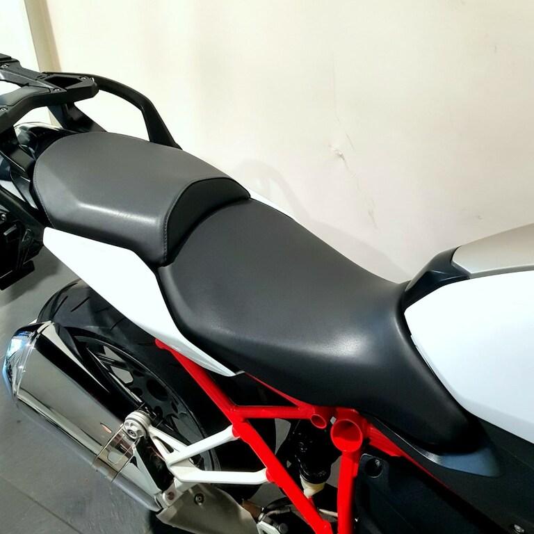 R 1200 R