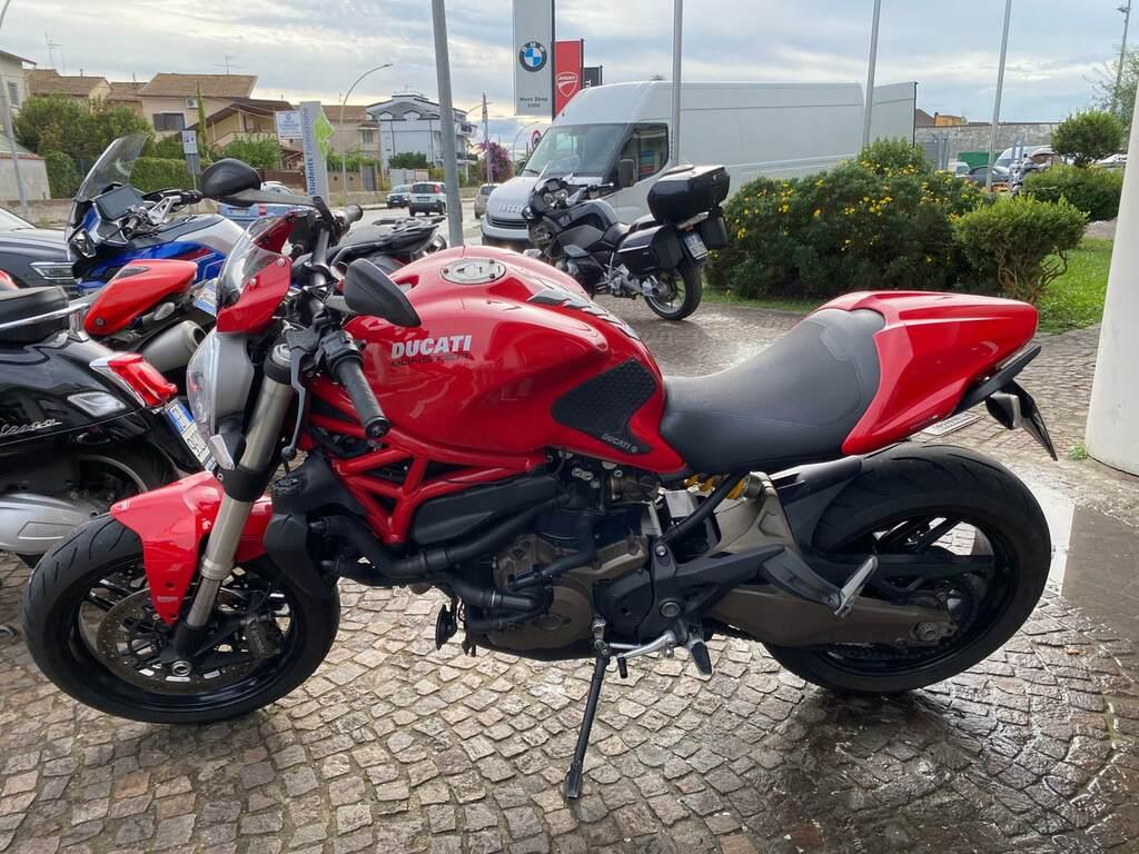 MONSTER 821