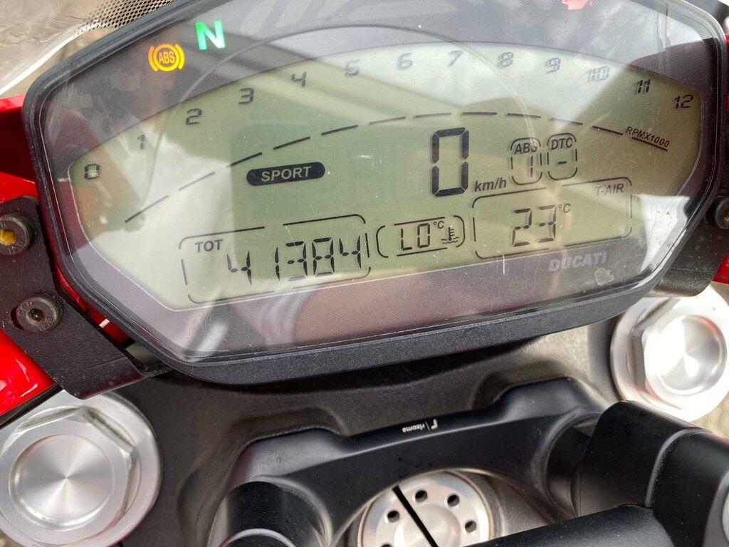 MONSTER 821