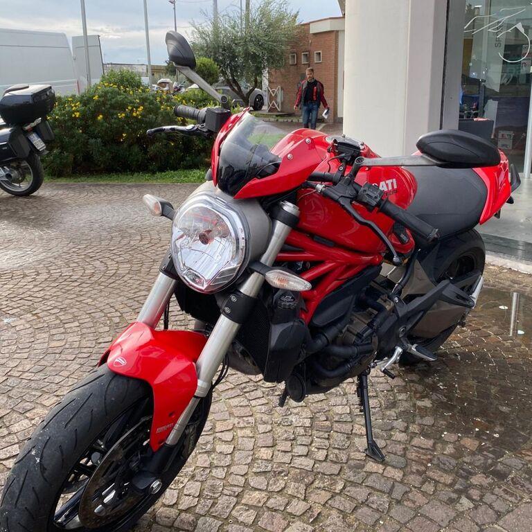 MONSTER 821