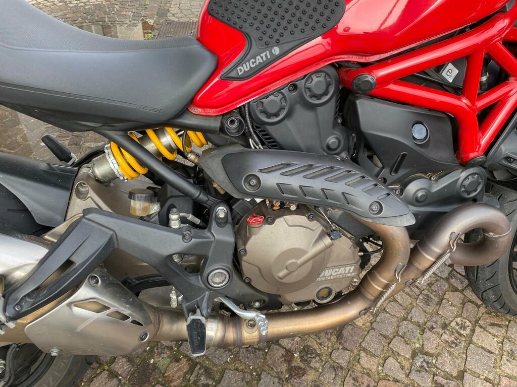 MONSTER 821