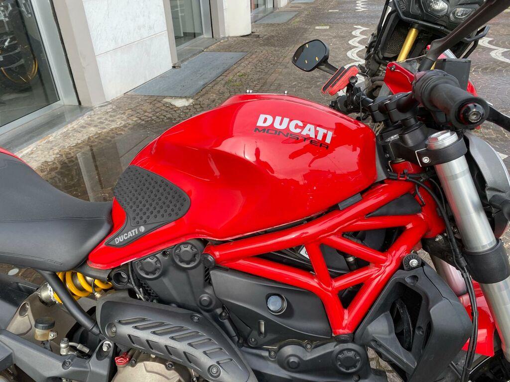 MONSTER 821